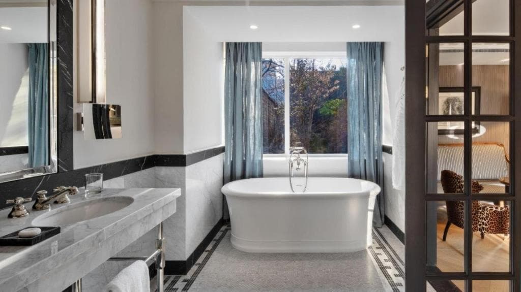 Hôtel de Berri Champs-Élysées, a Luxury Collection Hotel