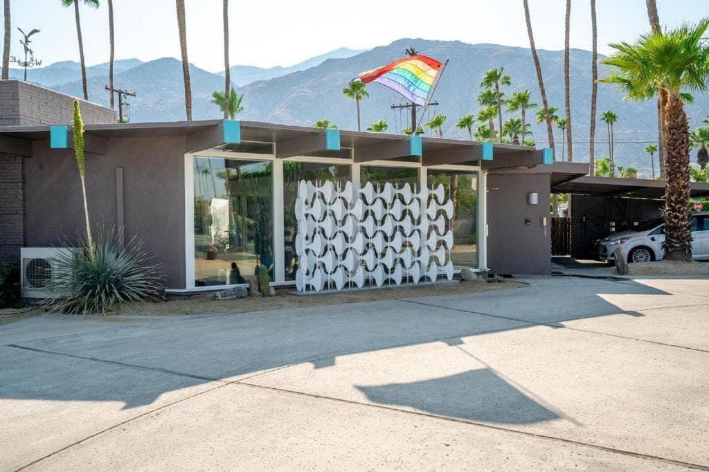 INNdulge Iconic Gay Men's Resort