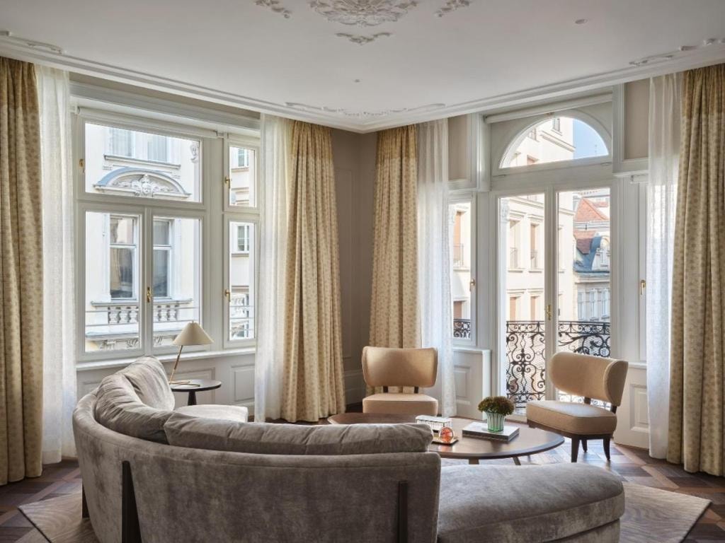 Rosewood Vienna