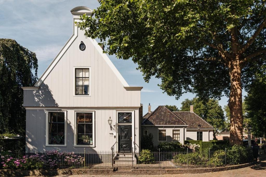 Inn on the Lake