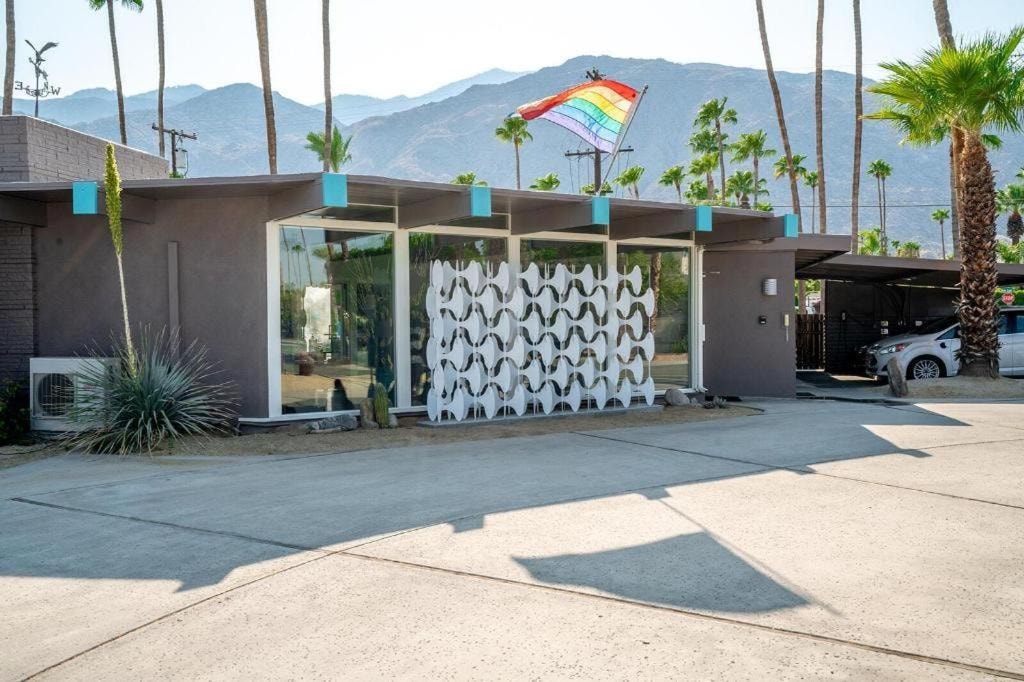 INNdulge Iconic Gay Men's Resort