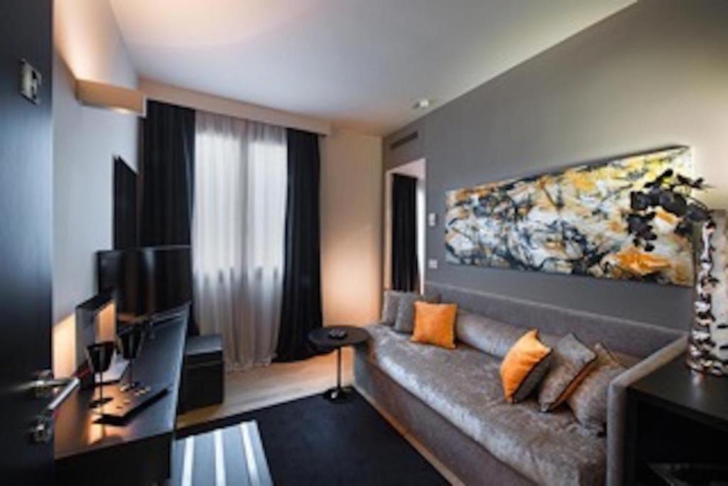 Charming House DD724