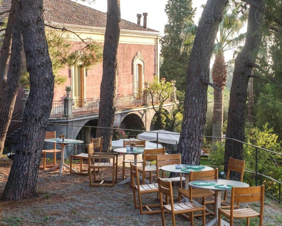 Monaci delle Terre Nere
