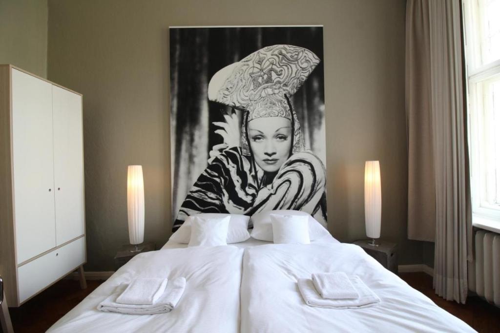 ArtHotel Connection