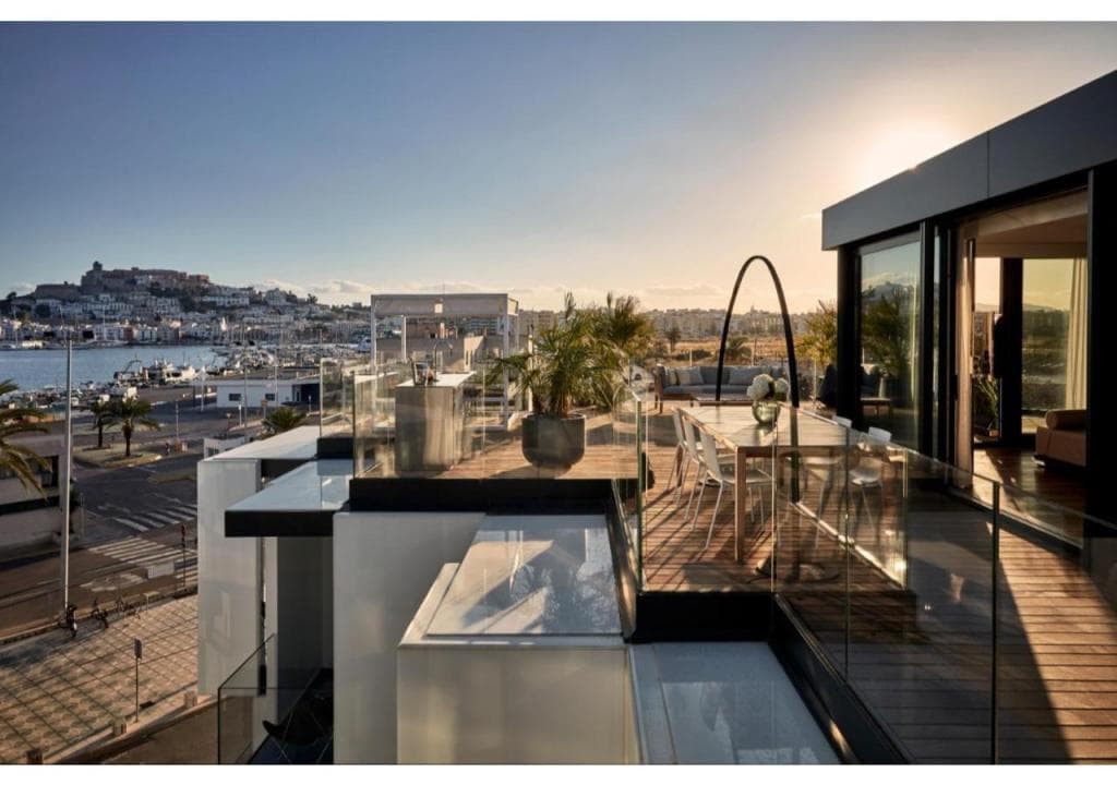 Sir Joan Hotel, part of Sircle Collection