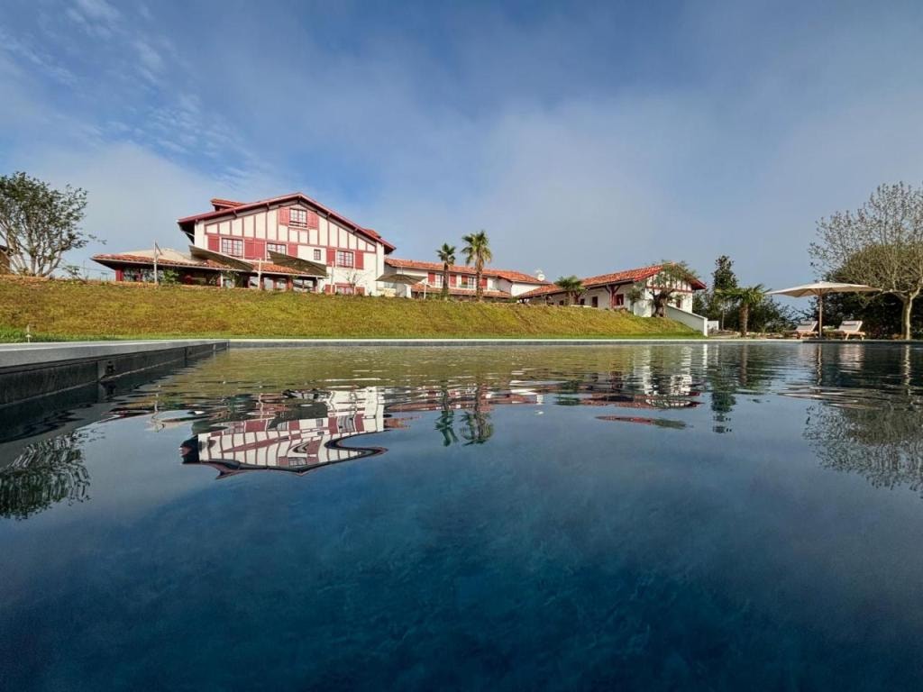 Hôtel INDARRA & SPA - Piscine, Arbonne