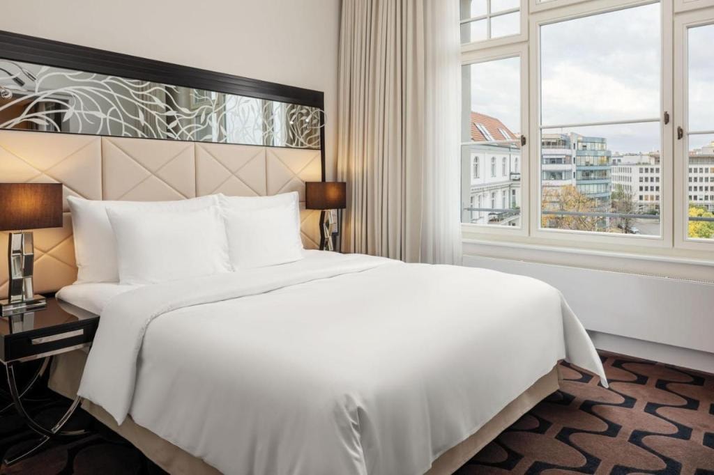 Roomers Berlin Steinplatz, Autograph Collection