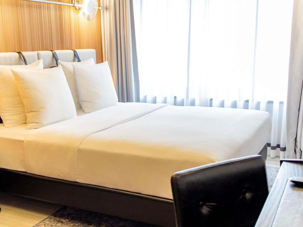 MUZE Hotel Dusseldorf - Handwritten Collection