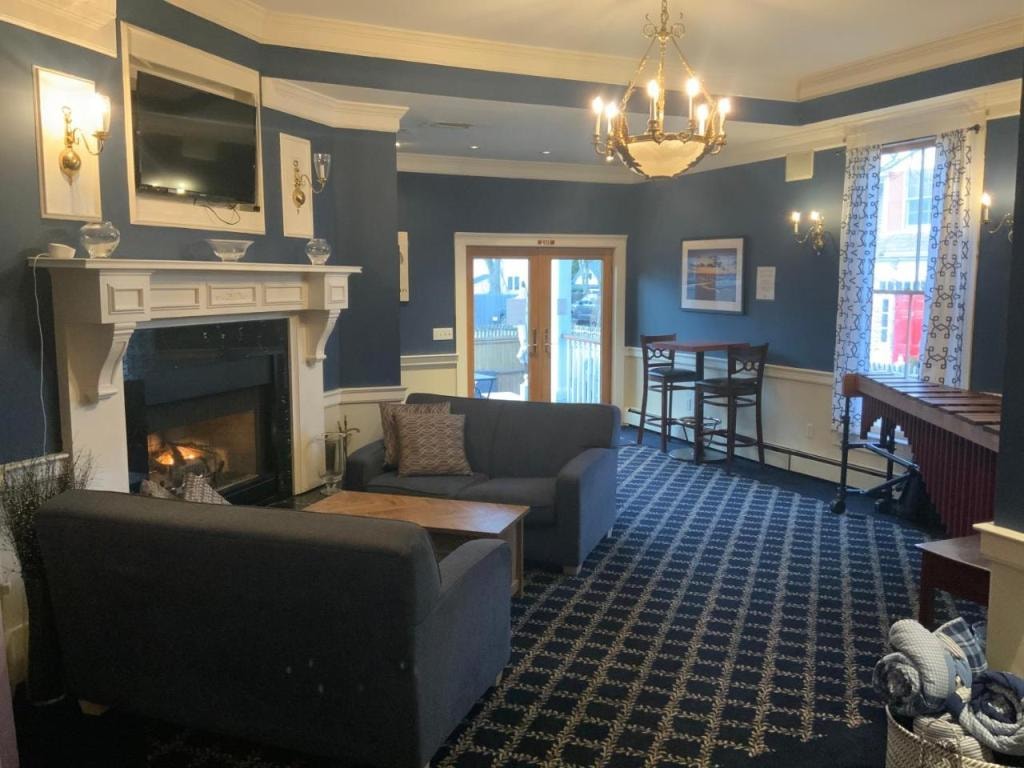 Brasswood Inn