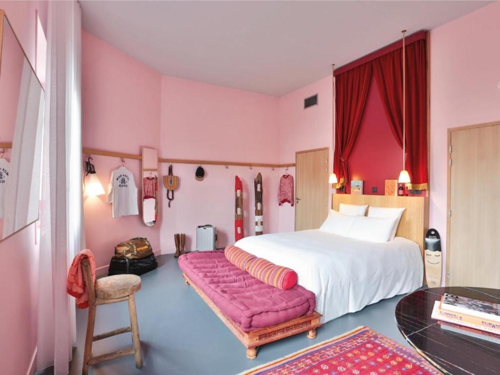 MOB HOTEL Paris Les Puces