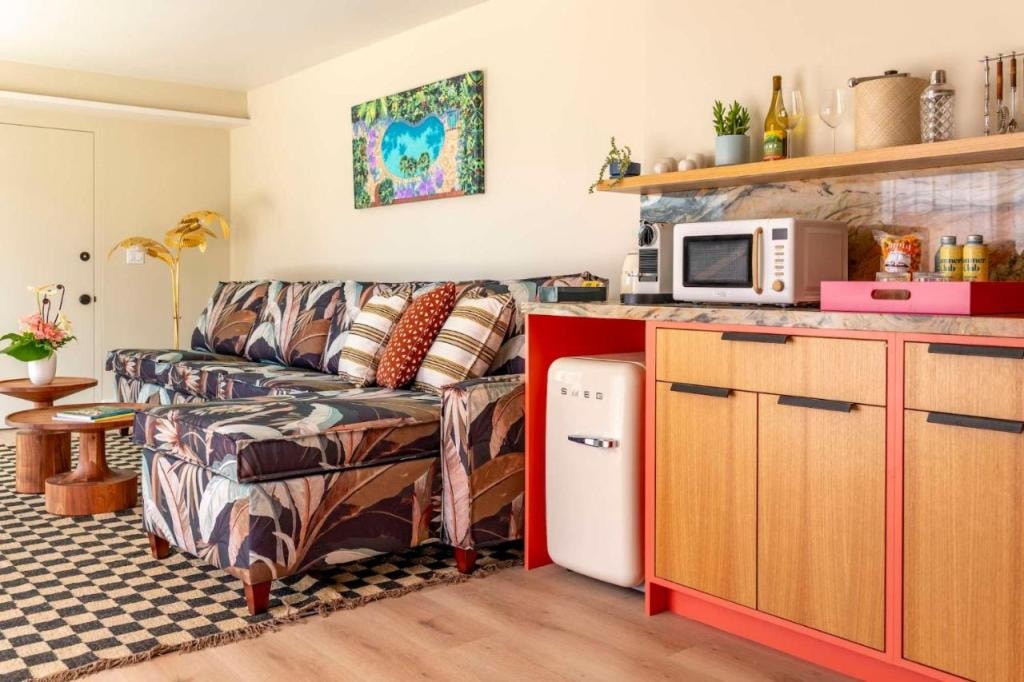Wayfinder Waikiki - Voted Top 10 Best Hotels in Hawaii!
