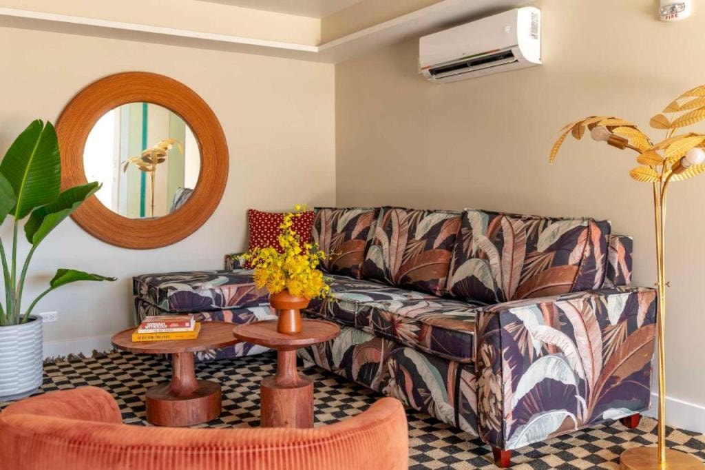 Wayfinder Waikiki - Voted Top 10 Best Hotels in Hawaii!