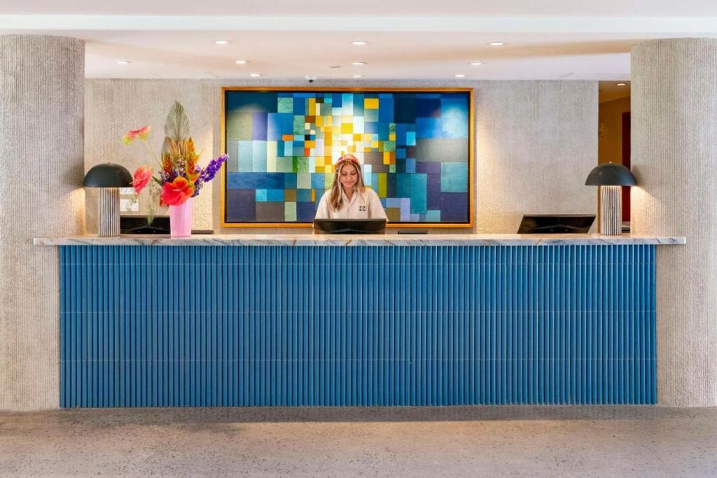 Wayfinder Waikiki - Voted Top 10 Best Hotels in Hawaii!