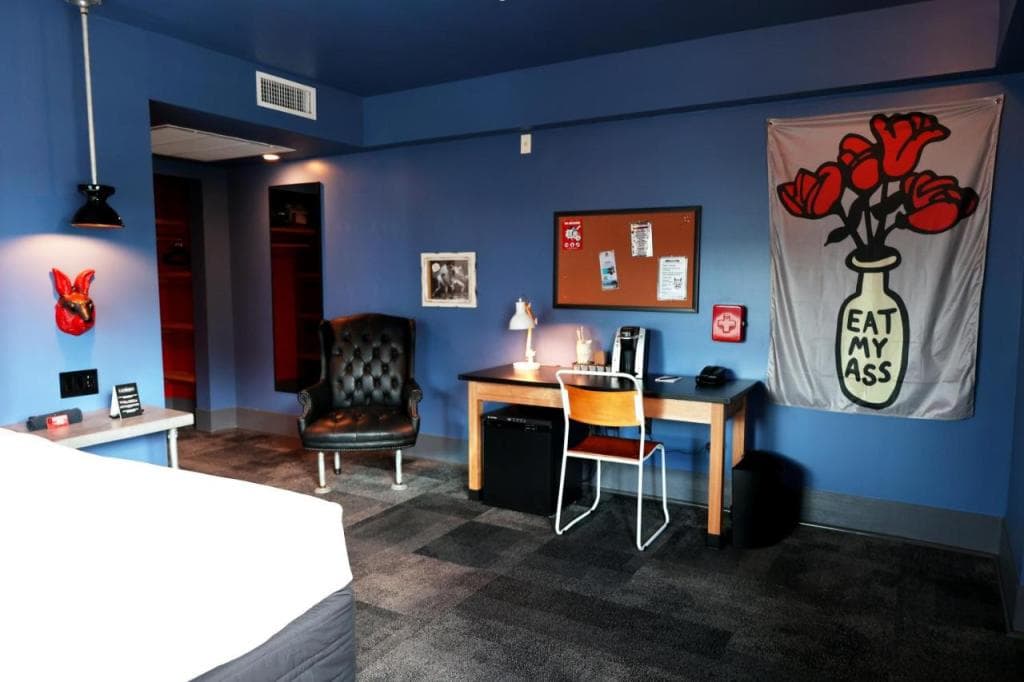 Hotel Gaythering - Gay Hotel - All Adults Welcome