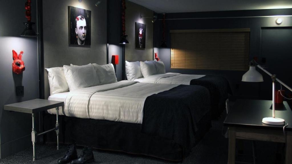 Hotel Gaythering - Gay Hotel - All Adults Welcome